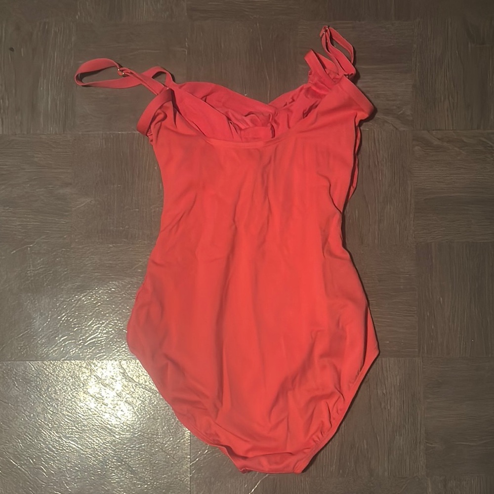 Chic Red One-Piece Swimsuit with Ruching - Picture 2 of 2